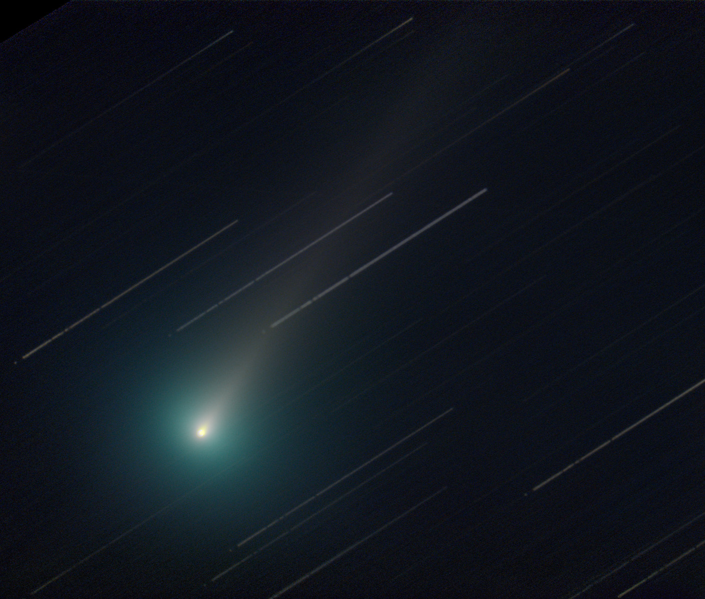 2021-12-09 0458-0529UT C2021A1(Leonard) C14+Red_f2737 AA26cTec 252x6s Feld_25,1x21,3am Koma_12,7am HD kl.jpg