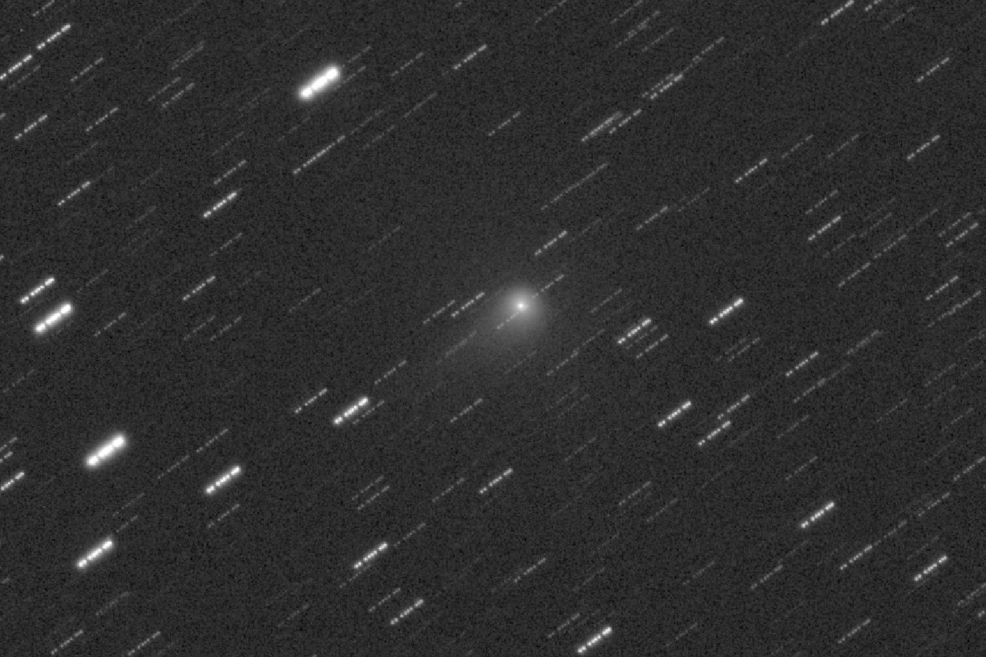 C2020V2_2022_12_18_0240_0319UT_9x2min_ISO800_580mm_comet.jpg