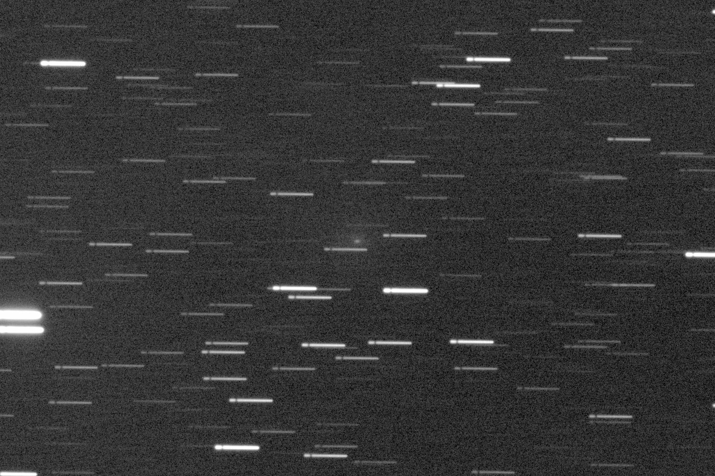 24P_2025_11_05_0223_0309UT_22x2min_GAin160_620mm_comet1.jpg