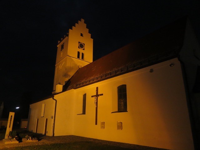 Ochsenfelder Kirche amberfarben.jpg