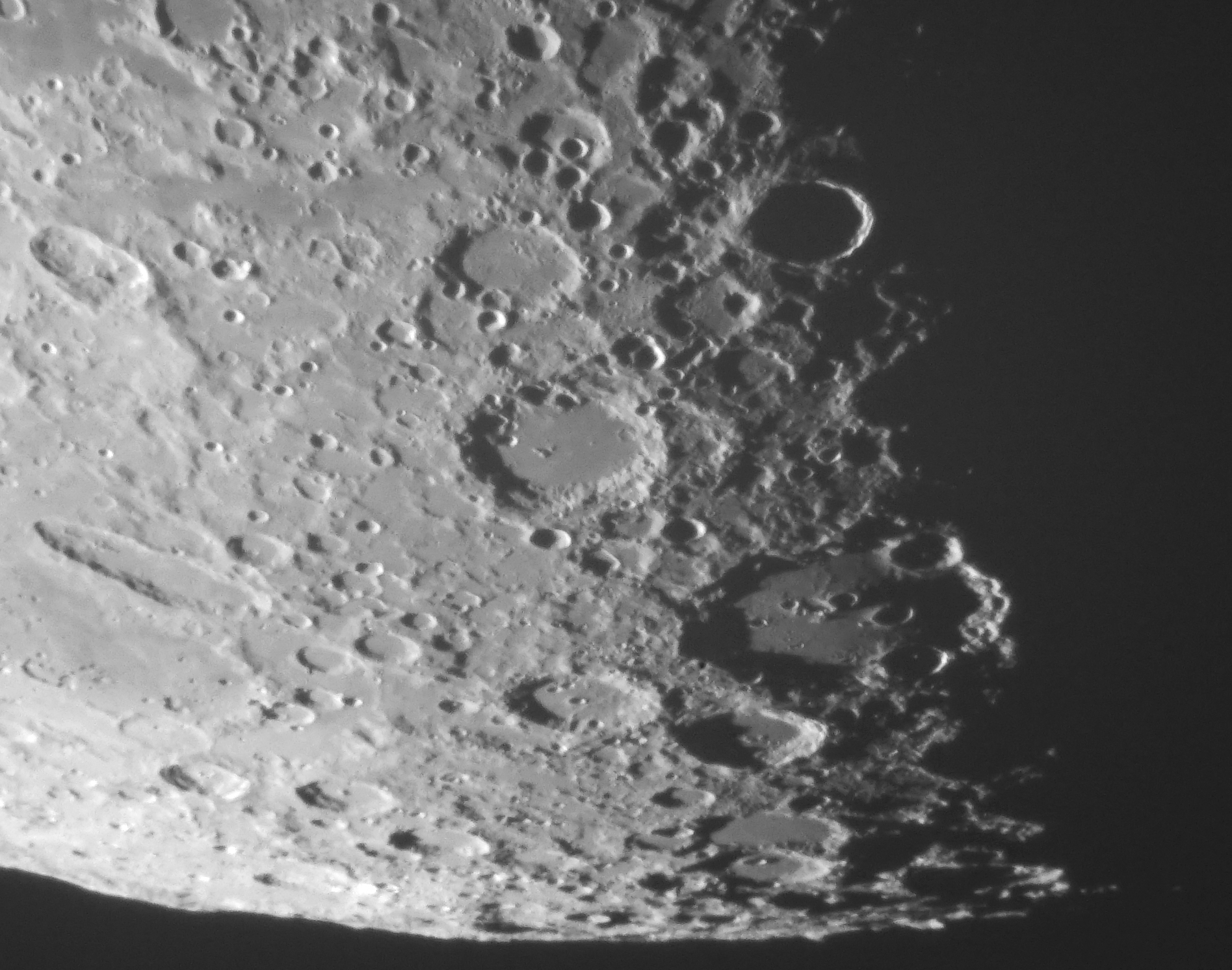 DSC06023__f8mm_Suedpol_Clavius_TauStreulicht.JPG